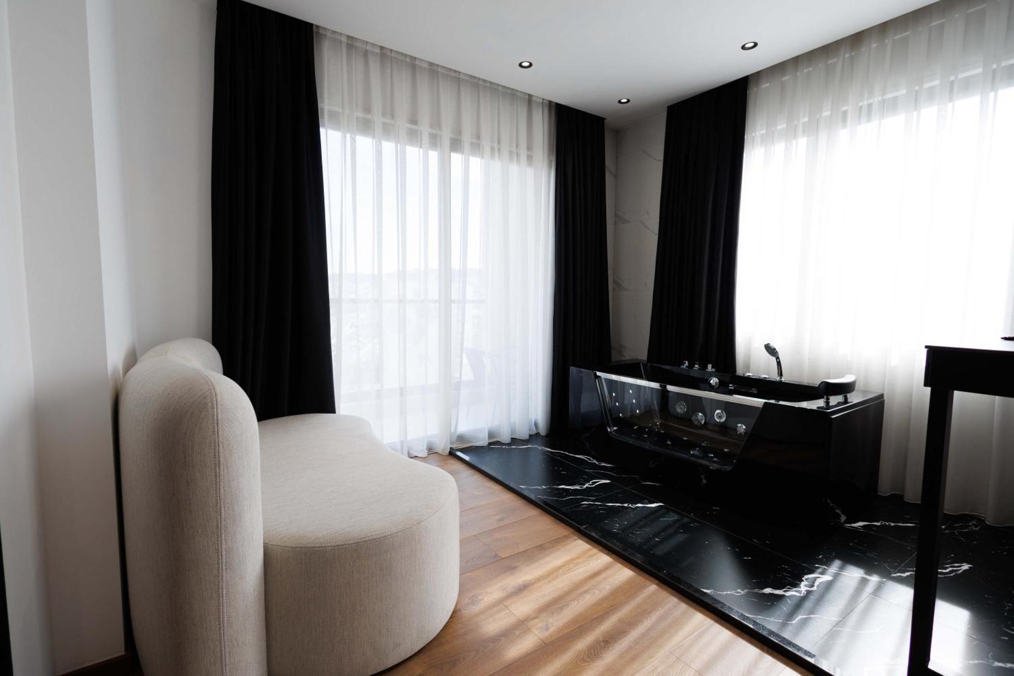 Hotel Destiny &