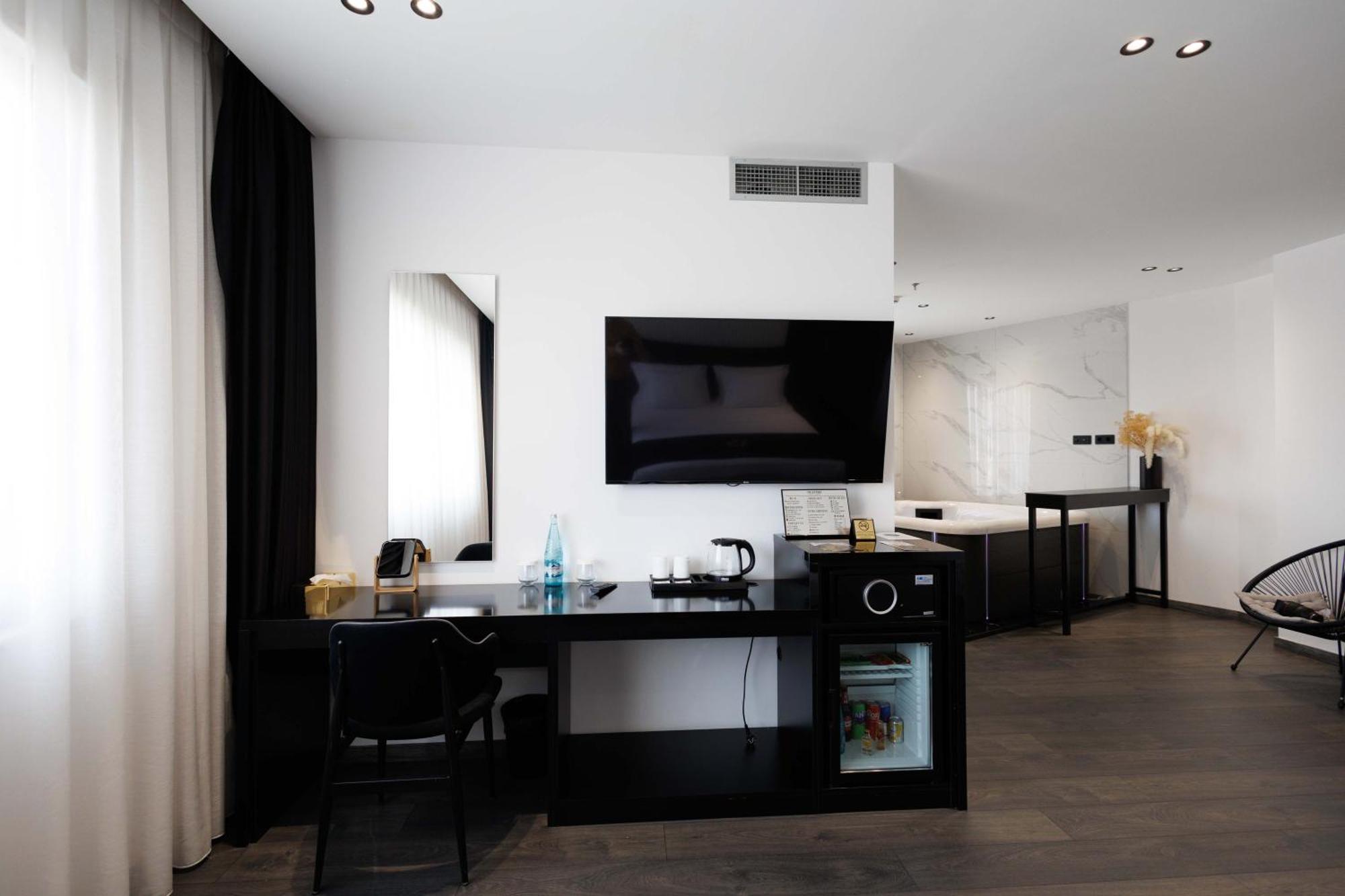 Hotel Destiny &